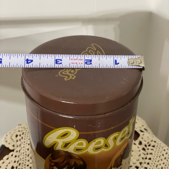 Vintage Reese’s Tin. Condition issues-preloved - Picture 10 of 10